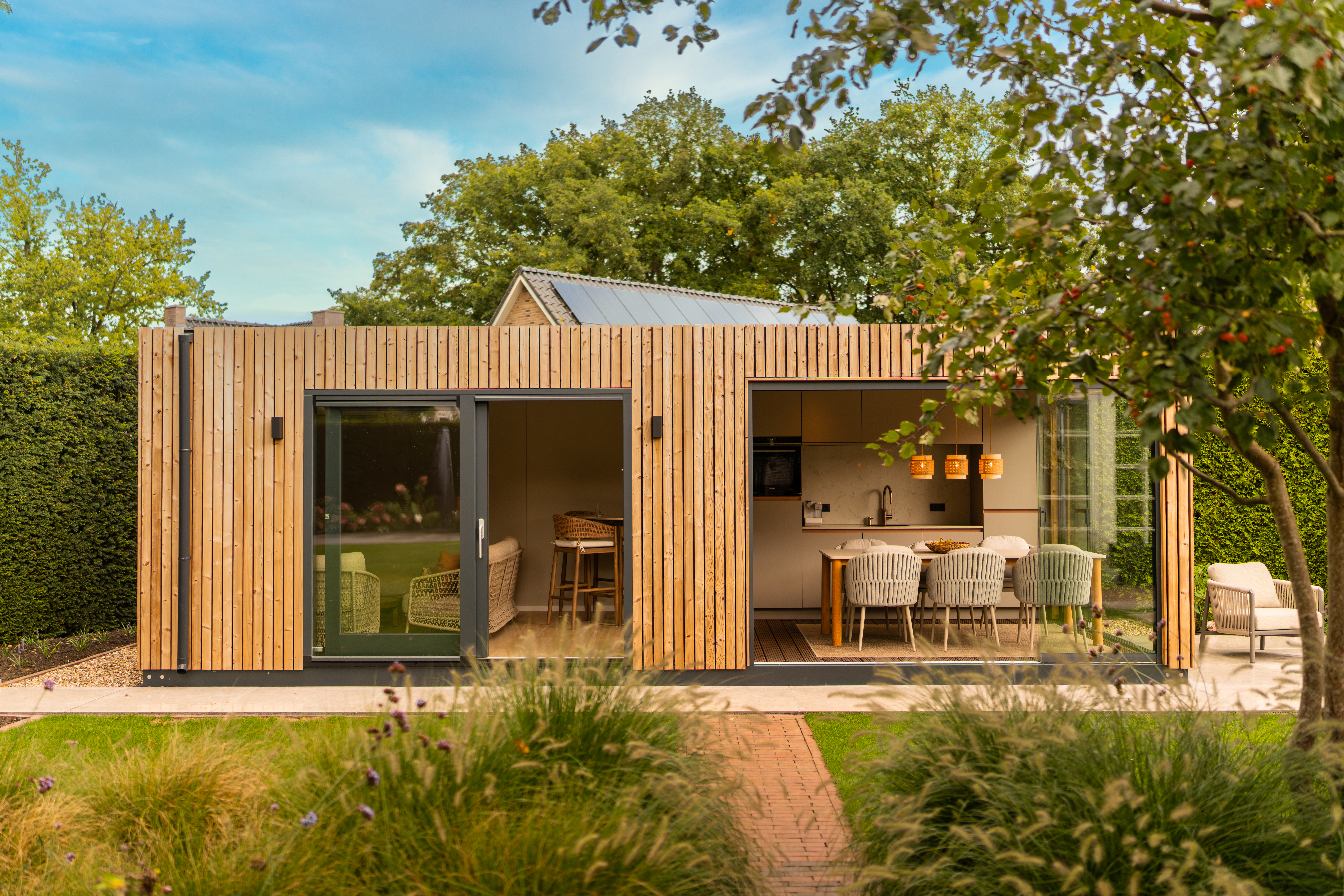 Extra ruimte zonder te verhuizen: wat een gebouw in de tuin oplevert