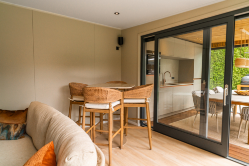Extra ruimte zonder te verhuizen: wat een gebouw in de tuin oplevert